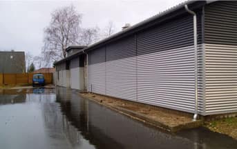 Ny facade ved bryrup auto